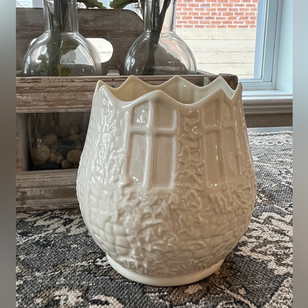 Belleek Templemore Abbey Vase